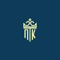 nk initiale monogramme bouclier logo conception pour couronne vecteur image