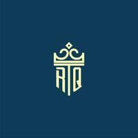 rq initiale monogramme bouclier logo conception pour couronne vecteur image