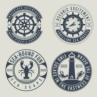 ancien nautique et écrevisse Étiquettes. monochrome logos de mer et voile. pirate étiquette avec tours de guet et navire roue illustration. vecteur