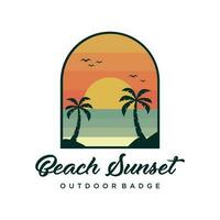 Créatif plage le coucher du soleil Extérieur badge logo conception vecteur. rétro style océan illustration vecteur