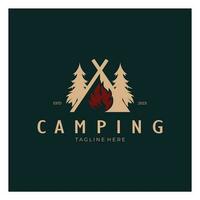 ancien et rétro tente logo, camping. avec tente, arbre et feu signe. aventuriers, éclaireurs, grimpeurs, camping équipement centre vecteur