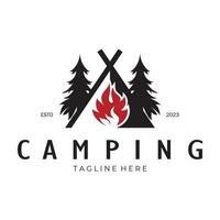 ancien et rétro tente logo, camping. avec tente, arbre et feu signe. aventuriers, éclaireurs, grimpeurs, camping équipement centre vecteur