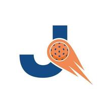 initiale lettre j pickleball logo concept avec en mouvement pickleball symbole. cornichon Balle logotype vecteur modèle