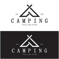 ancien et rétro tente logo, camping. avec tente, arbre et feu signe. aventuriers, éclaireurs, grimpeurs, camping équipement centre vecteur