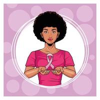 mois de sensibilisation au cancer du sein avec une femme afro soulevant un ruban rose vecteur