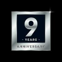 neuf ans anniversaire fête luxe noir et argent logo emblème isolé vecteur