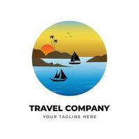 détaillé en voyageant entreprise logo avec bateau vecteur illustration