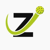 lettre z pickleball logo concept avec en mouvement cornichon Balle symbole. cornichon Balle logotype vecteur