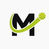 lettre m pickleball logo concept avec en mouvement cornichon Balle symbole. cornichon Balle logotype vecteur