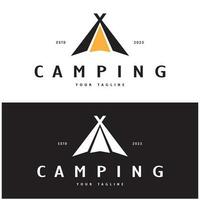 ancien et rétro tente logo, camping. avec tente, arbre et feu signe. aventuriers, éclaireurs, grimpeurs, camping équipement centre vecteur