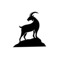 Montagne chèvre logo vecteur isolé sur blanc Contexte.