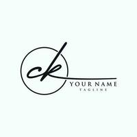 luxe et élégant manuscrit initiales logo conception. logo pour Signature , boutique , salon , beauté , la photographie et mode. vecteur