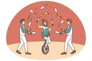 artiste jonglerie sur cirque arène. homme et femme interprètes faire spectacle sur organiser. jongleurs performance. plat vecteur illustration.
