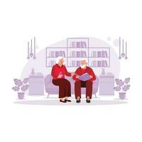 un personnes âgées couple est séance dans le vivant pièce profiter une chaud tasse de thé et à la recherche à une Mémoire album. tendance moderne vecteur plat illustration.