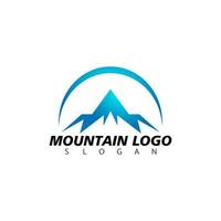 modèle de logo de montagne. illustrateur de vecteur