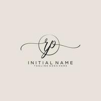 initiale rp féminin logo collections modèle. écriture logo de initiale signature, mariage, mode, bijoux, boutique, floral et botanique avec Créatif modèle pour tout entreprise ou entreprise. vecteur