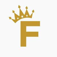 couronne logo sur lettre F luxe symbole. couronne logotype modèle vecteur
