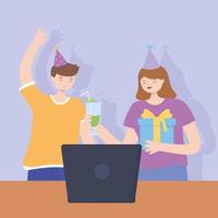 fête en ligne, fille avec cadeau cocktail et garçon avec célébration d'ordinateur portable vecteur