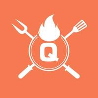 lettre q restaurant logo avec gril fourchette et spatule icône. chaud gril symbole vecteur