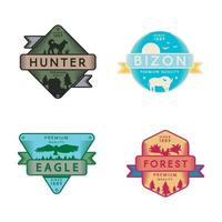 logo sauvage d'aigle et de bizon, de chasseur et de forêt vecteur