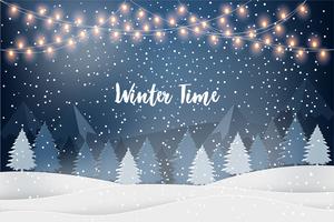 Heure d'hiver. Paysage d'hiver pour les vacances du nouvel an avec des sapins, des guirlandes lumineuses, des chutes de neige Fond de vecteur de Noël.