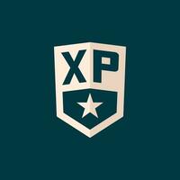 initiale xp logo étoile bouclier symbole avec Facile conception vecteur