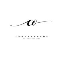 initiale lettre co logo, fleur écriture logo conception, vecteur logo pour femmes beauté, salon, massage, cosmétique ou spa marque art.