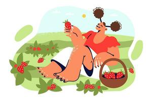 peu fille mange des fraises séance sur pelouse avec croissance baies pendant été récolte. content femelle adolescent profiter goût de biologique des fraises travail sur ferme ou plantation vecteur
