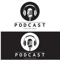 Podcast logo avec microphone et écouteur l'audio, radio vagues. pour studio, parler montrer, discuter, information partage, entretien, multimédia et la toile. vecteur