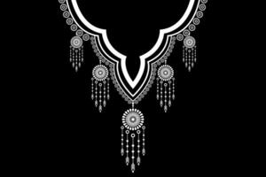 ethnique collier dentelle Oriental modèle traditionnel sur noir Contexte. aztèque style broderie abstrait vecteur illustration. dessins pour mode texture, tissu, mode femmes, chemise, vêtements