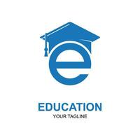 éducation logo conception avec bachelier casquette et livre concept avec Créatif idée vecteur