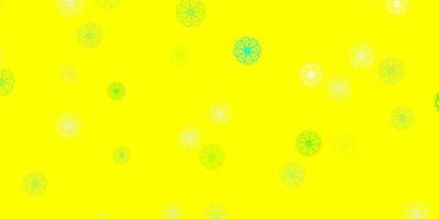 motif de doodle vecteur vert clair, jaune avec des fleurs.