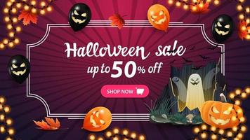 vente d'halloween, jusqu'à 50 de rabais. bannière de remise rose avec cadre, feuilles d'automne, ballons d'halloween, guirlande, portail avec fantômes et citrouille jack vecteur