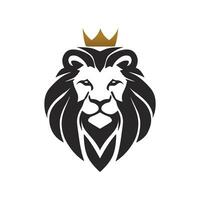 Lion Roi visage avec d'or couronne vecteur