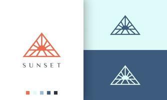 logo triangle soleil ou mer dans un style simple et minimaliste vecteur