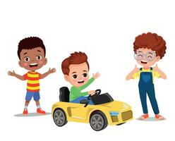 mignonne garçon conduite une jouet électrique voiture vecteur dessin animé illustration isolé sur blanc Contexte
