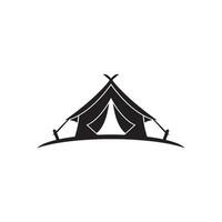 ancien camping et Extérieur aventure emblèmes, logos et insignes. camp tente dans forêt ou montagnes. camping équipement. vecteur. vecteur