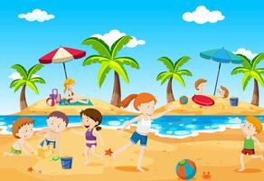 Enfants jouant à la plage en été vecteur