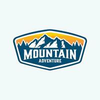 Montagne aventure logo vecteur badge emblème conception modèle ensemble isolé