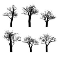 ensemble de silhouette d'arbres nus noirs. dessinés à la main isolés. vecteur