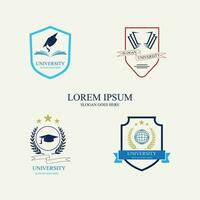 icônes vectorielles de l'université et de l'académie. emblèmes ou boucliers destinés aux diplômés du secondaire en sciences maritimes ou en droit. rubans et insignes de chapeau de célibataire, couronne de laurier, modèle de logo vectoriel