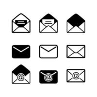 courrier noir, message et icône d'enveloppe sur fond blanc