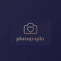 logo de photographie avec appareil photo et coeur, design minimaliste vecteur