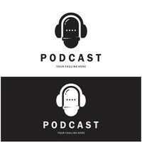 Podcast logo avec microphone et écouteur l'audio, radio vagues. pour studio, parler montrer, discuter, information partage, entretien, multimédia et la toile. vecteur