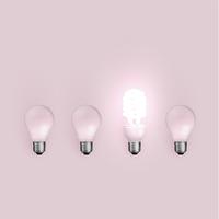 Économiseur d&#39;énergie et ampoules originales, illustration vectorielle vecteur