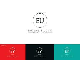 minimaliste UE couronne logo, unique UE coloré cercle logo pour magasin vecteur