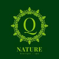 lettre q la nature frontière couronne initiale logo pour boutique spa et beauté bien-être vecteur