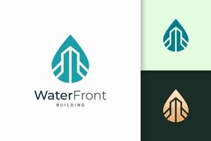 forme moderne du logo de l'appartement ou de la propriété au bord de l'eau vecteur