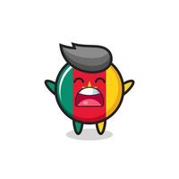 mascotte mignonne d'insigne de drapeau du cameroun avec une expression de bâillement vecteur