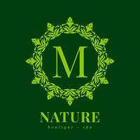 lettre m la nature frontière couronne initiale logo pour boutique spa et beauté bien-être vecteur